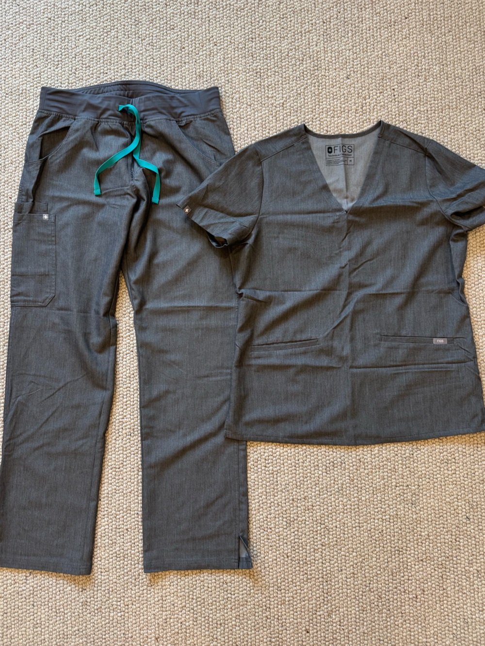 FIGS Charcoal Gray Scrub Top and Pants Set